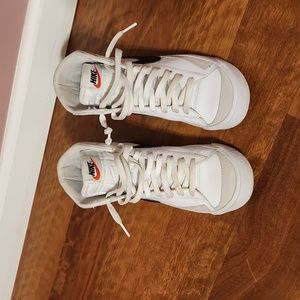 Nike Blazers white youth size 5